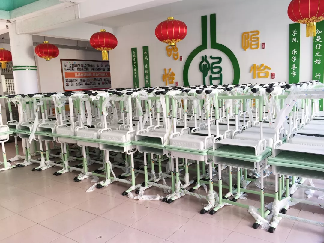 在为选什么款式的课桌椅发愁？看广州怡园小学的(图3)